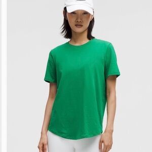 Lululemon tee, love curved hem